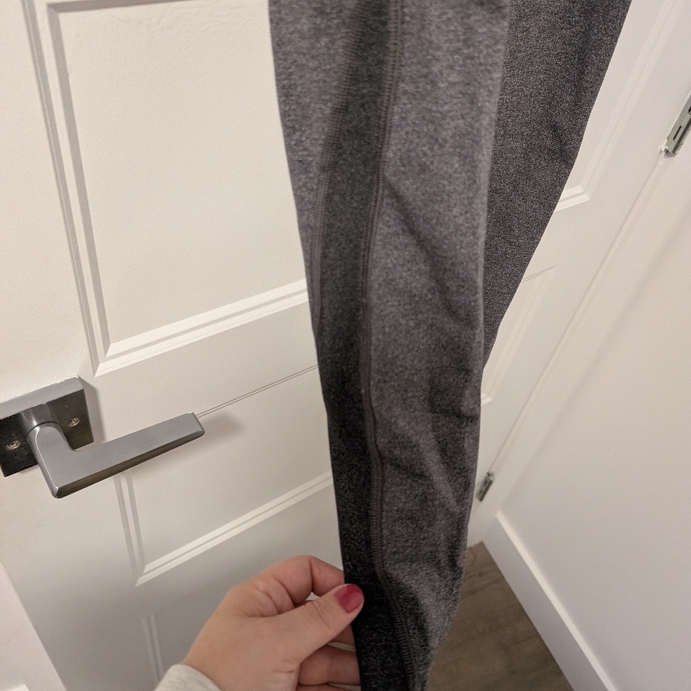 Lululemon/Train Times Legging Sz 6 - Picture 4 of 8